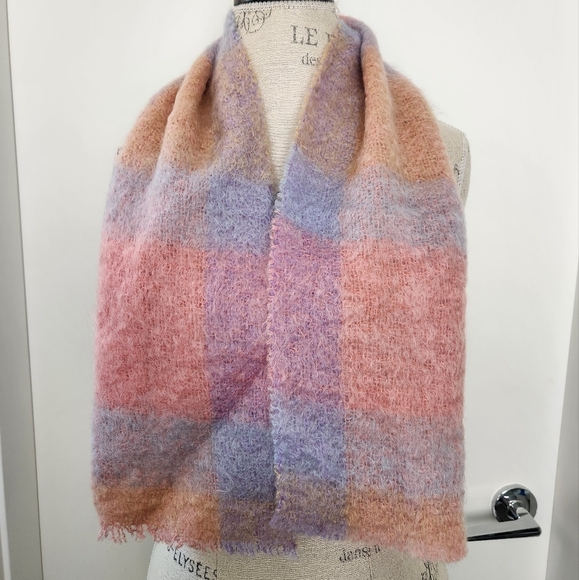 Pastel Pink Mohair Knit Scarf - Picture 2 of 3